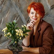 TATYANA LYUBCHIK | Столы, часы из дерева и смолы