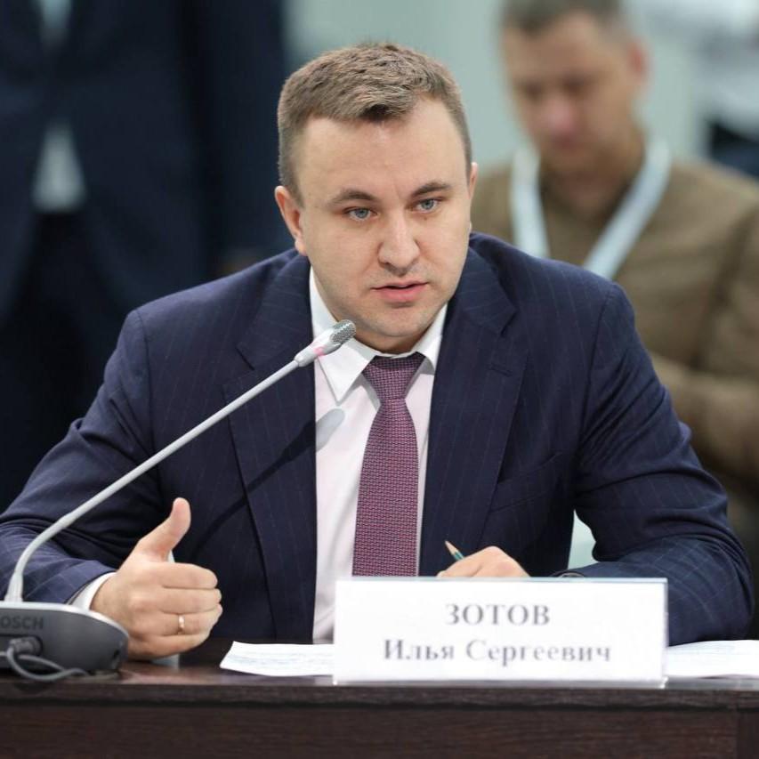 Илья Зотов