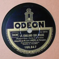 Le Chaland Qui Passe / Pour Être Un Jour Aimé De Toi