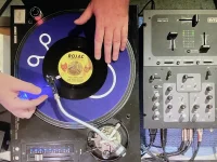 One Turntable Loop Pedal Funk 45 Set