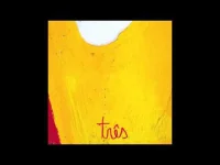 Três