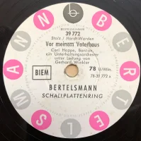 Vor Meinem Vaterhaus / Fein, Fein Schmeckt Uns Der Wein