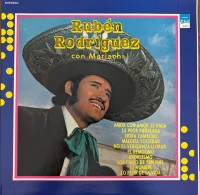 Rubén Rodríguez con Mariachi