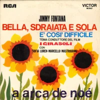 Bella, Sdraiata E Sola