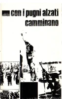 Con I Pugni Alzati Camminano