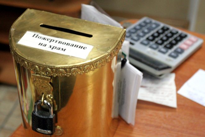 На какие средства существуют храмы?