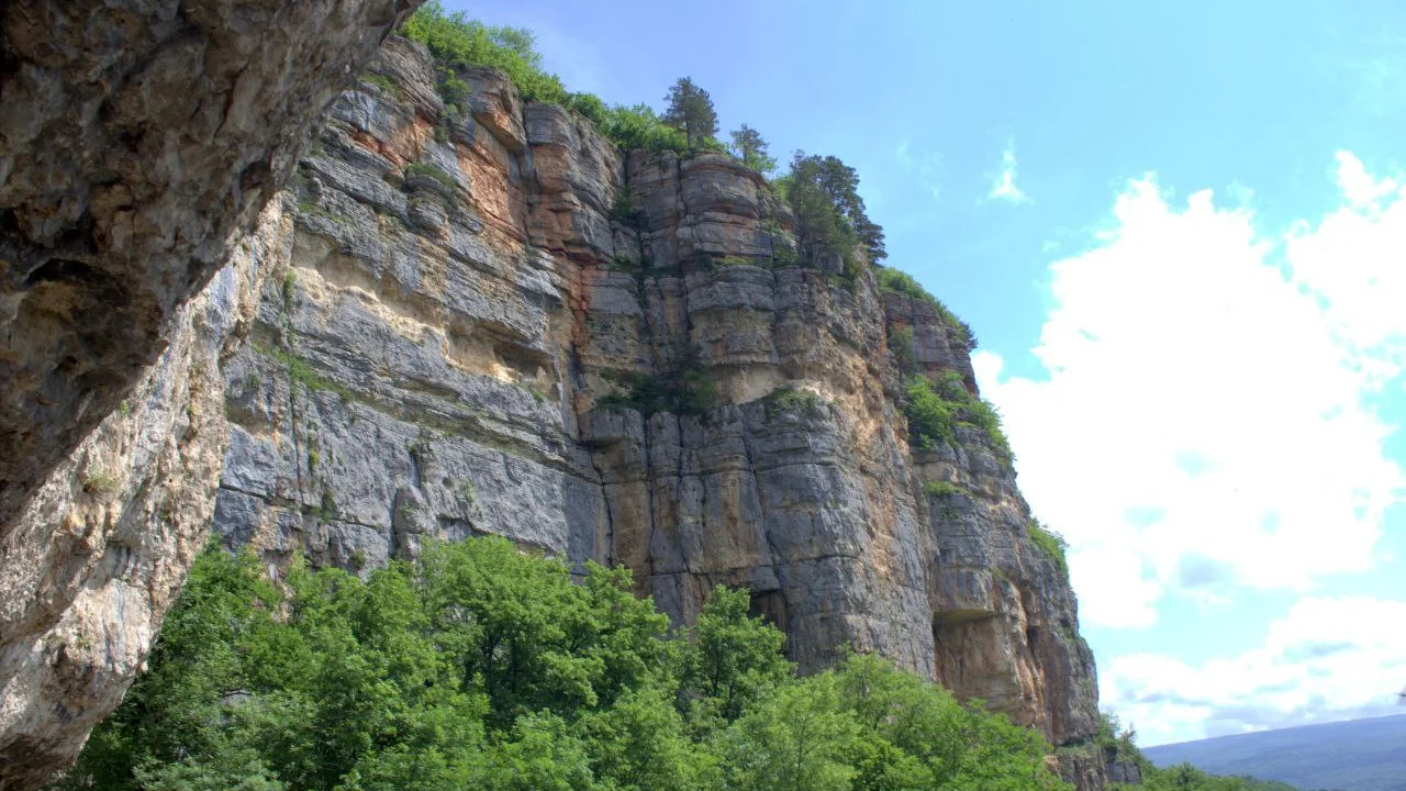 Орлиная полка и водопад Чинарский