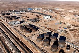 Строительство первого нефтеперерабатывающего завода Монголии, вид сверху