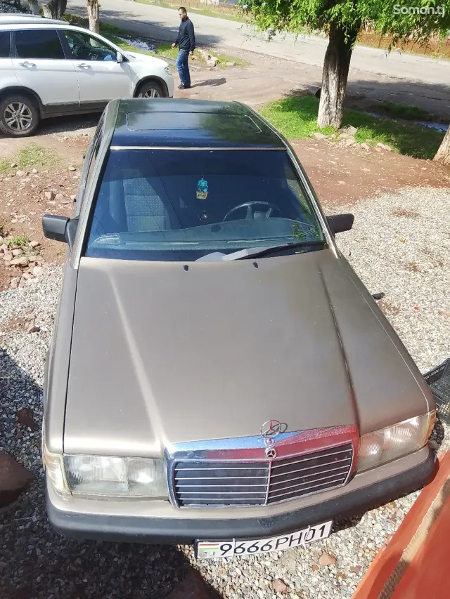 Mercedes-Benz W201 1990 · 1.8 MT