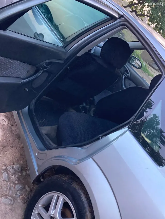 Ford Focus 2003 · MT