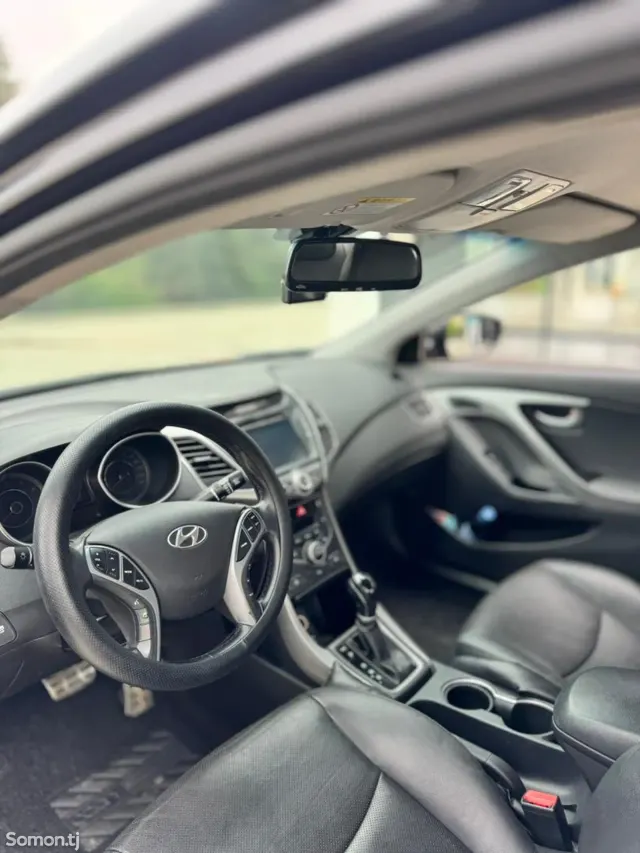 Hyundai Avante 2015 · 1.6 AT