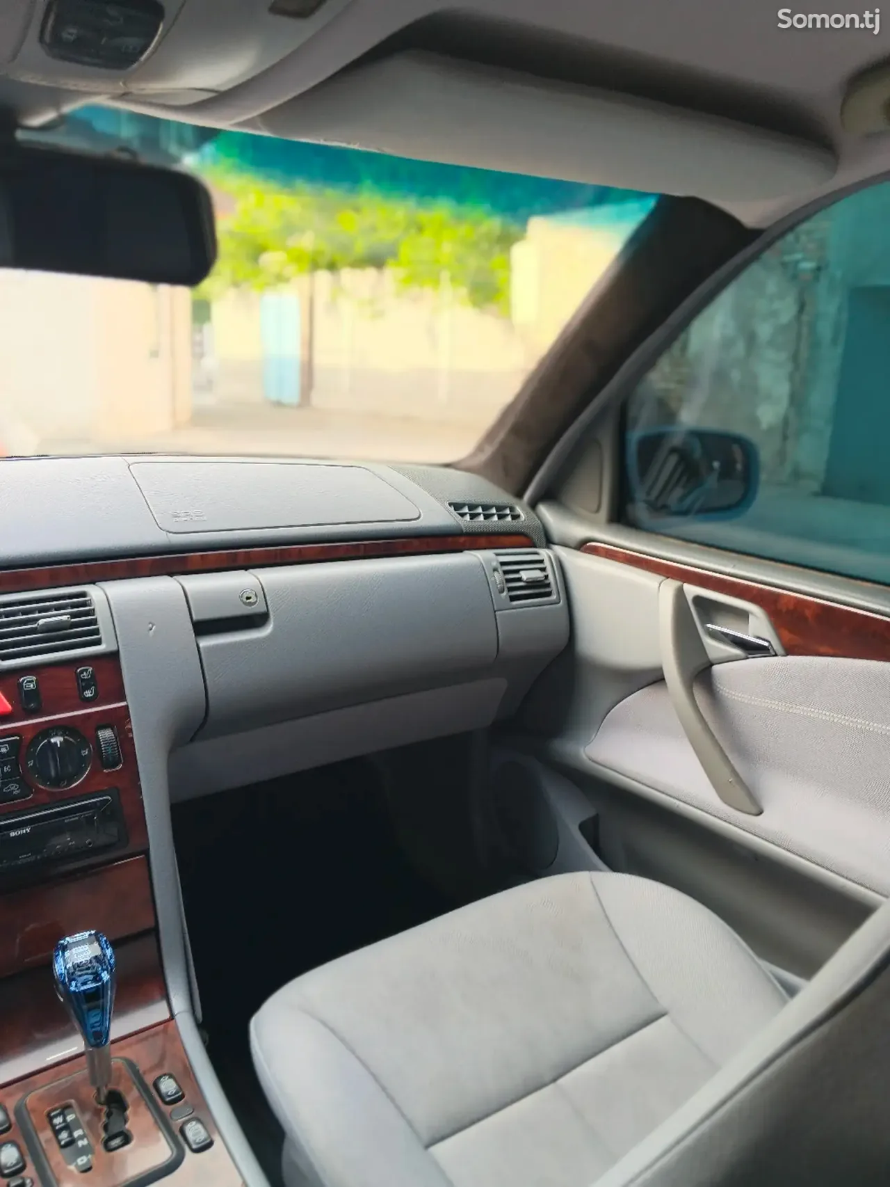 Mercedes-Benz E class 2001 · 3.2 AT