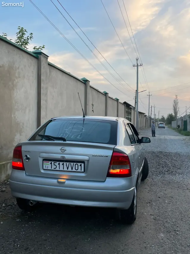 Opel Astra G 1999 · 1.6 MT