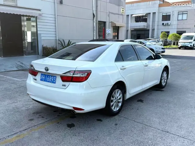 Toyota Camry 2016 · AT