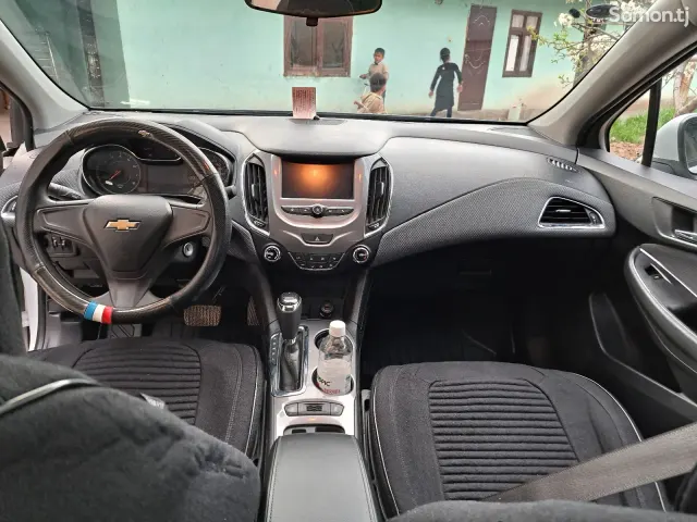Chevrolet Cruze 2018 · 1.5 AT