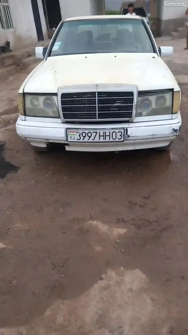 Mercedes-Benz E class 1986 · 1.5 MT