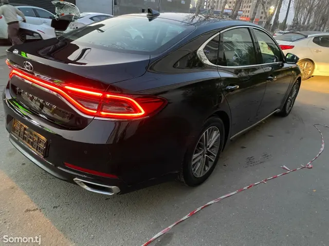 Hyundai Grandeur 2016 · 2.4 AT