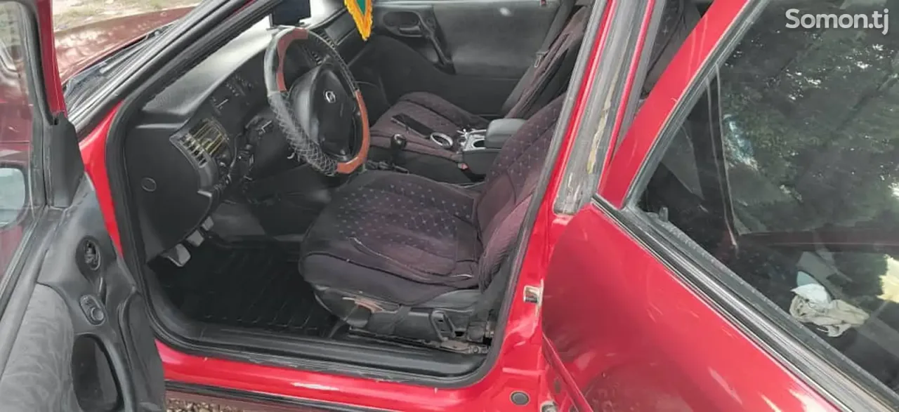 Opel Vectra B 1996 · 1.6 MT