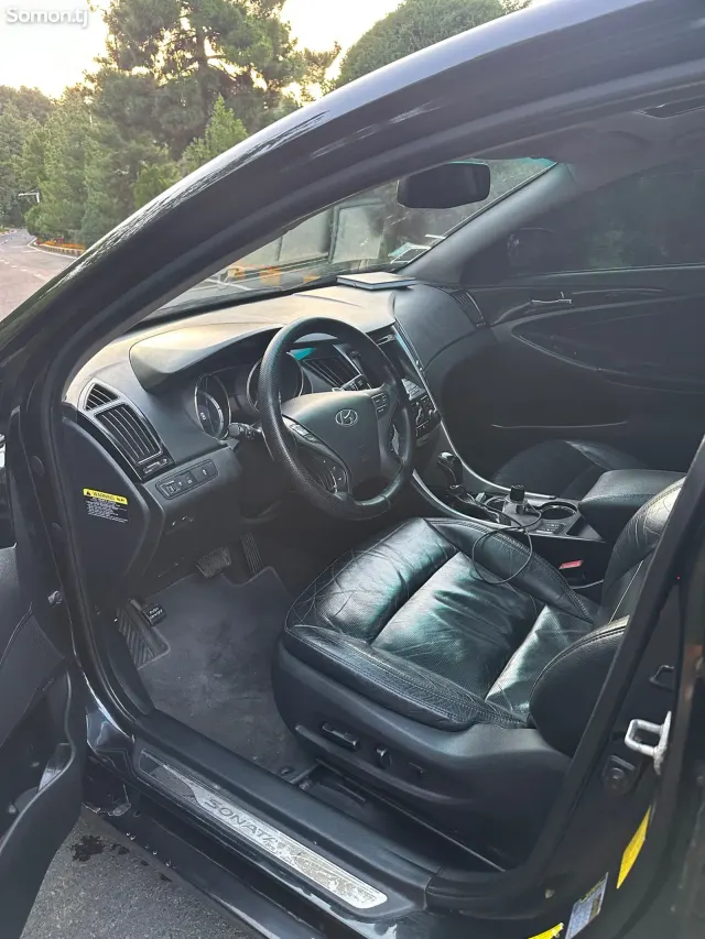 Hyundai Sonata 2012 · 2.0 AT