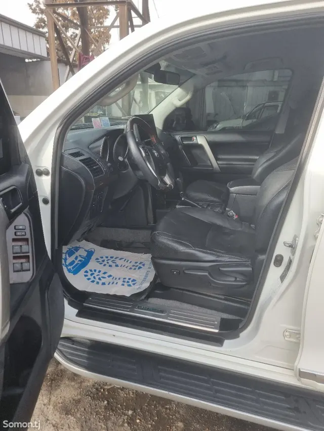 Toyota Land Cruiser Prado 2013 · 0.4 AT