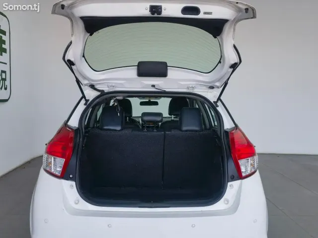 Toyota Yaris 2015 · 1.5 AT