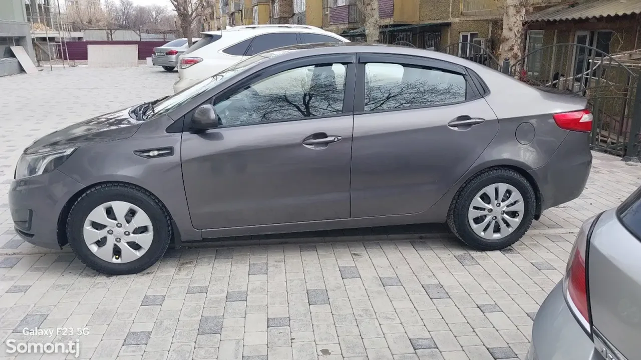 Kia Rio 2015 · 1.4 MT