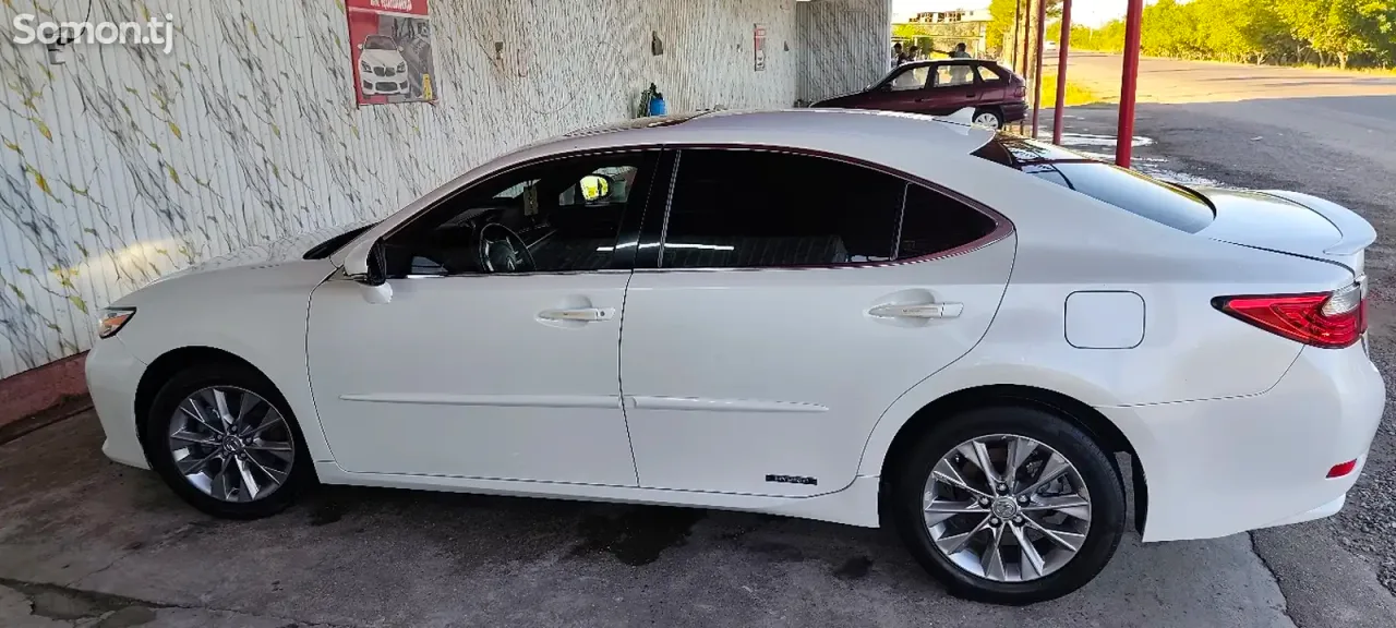 Lexus ES series 2014 · 3.0 AT