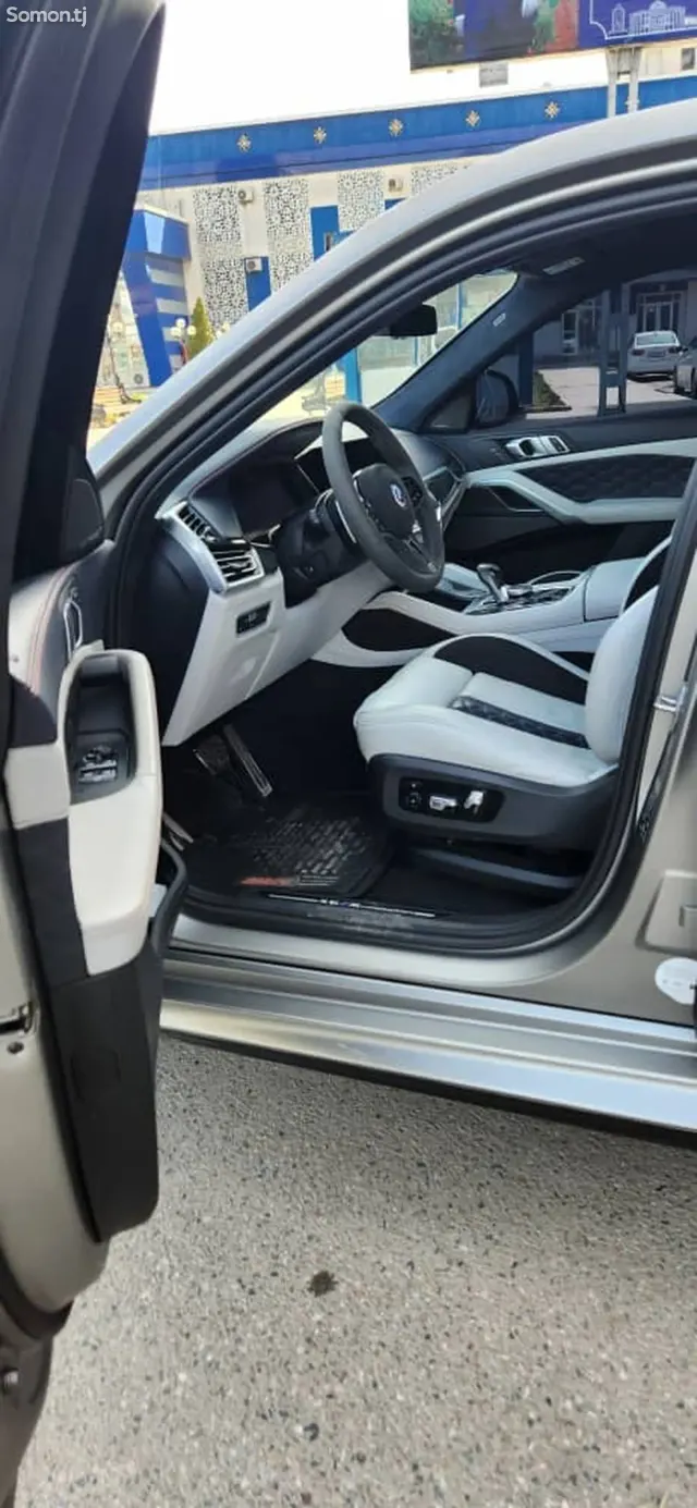 BMW X6 M 2022 · 4.4 AT