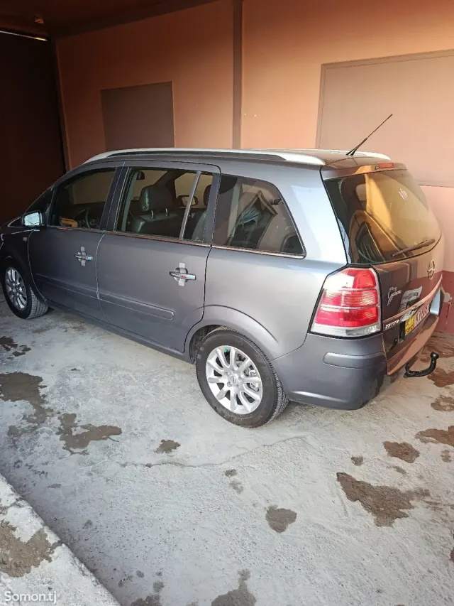 Opel Zafira 2006 · 1.8 MT