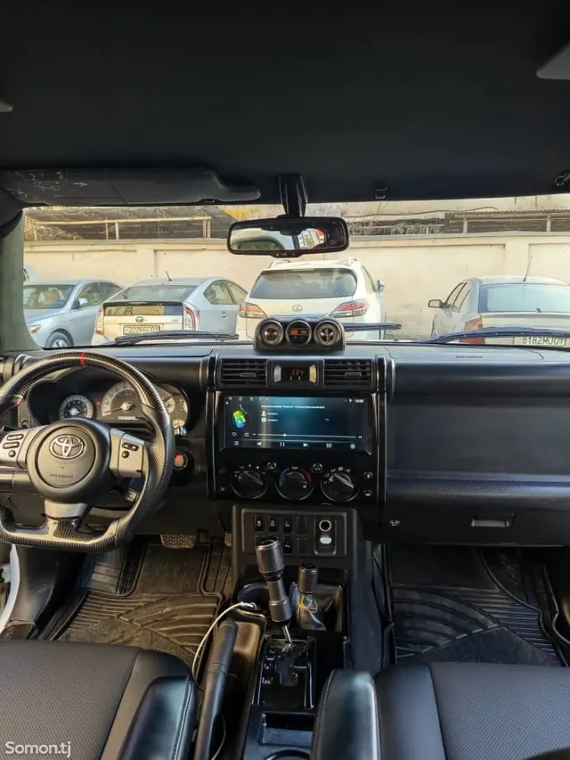 Toyota FJ Cruiser 2013 · 2.0 AT