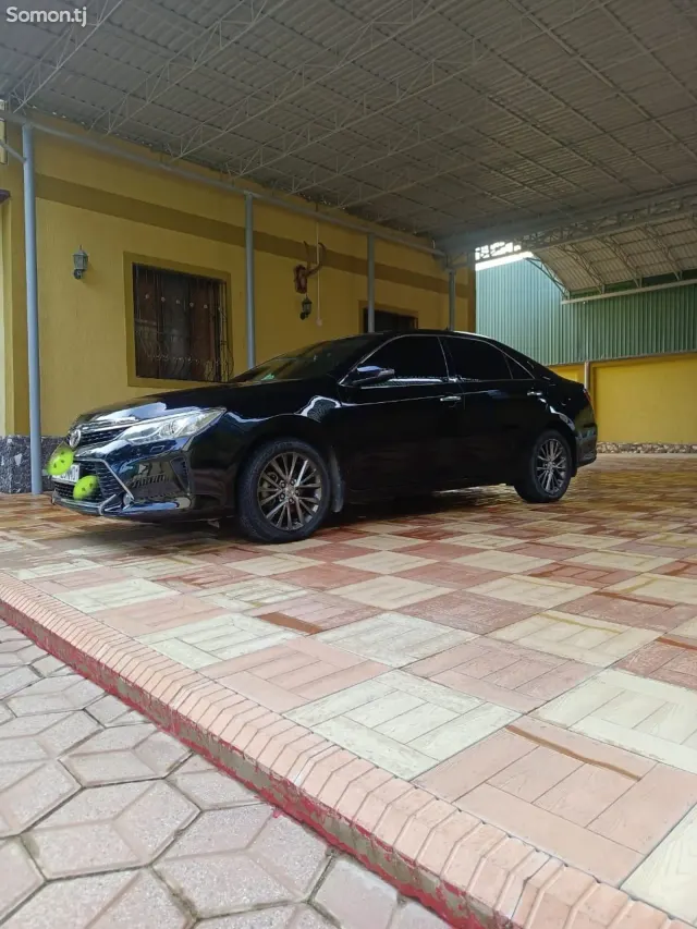 Toyota Camry 2015 · 2.5 AT
