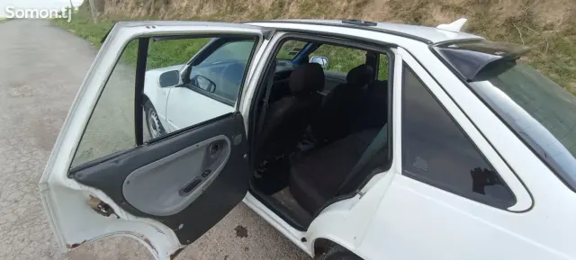 Daewoo Nexia 1995 · 1.6 MT