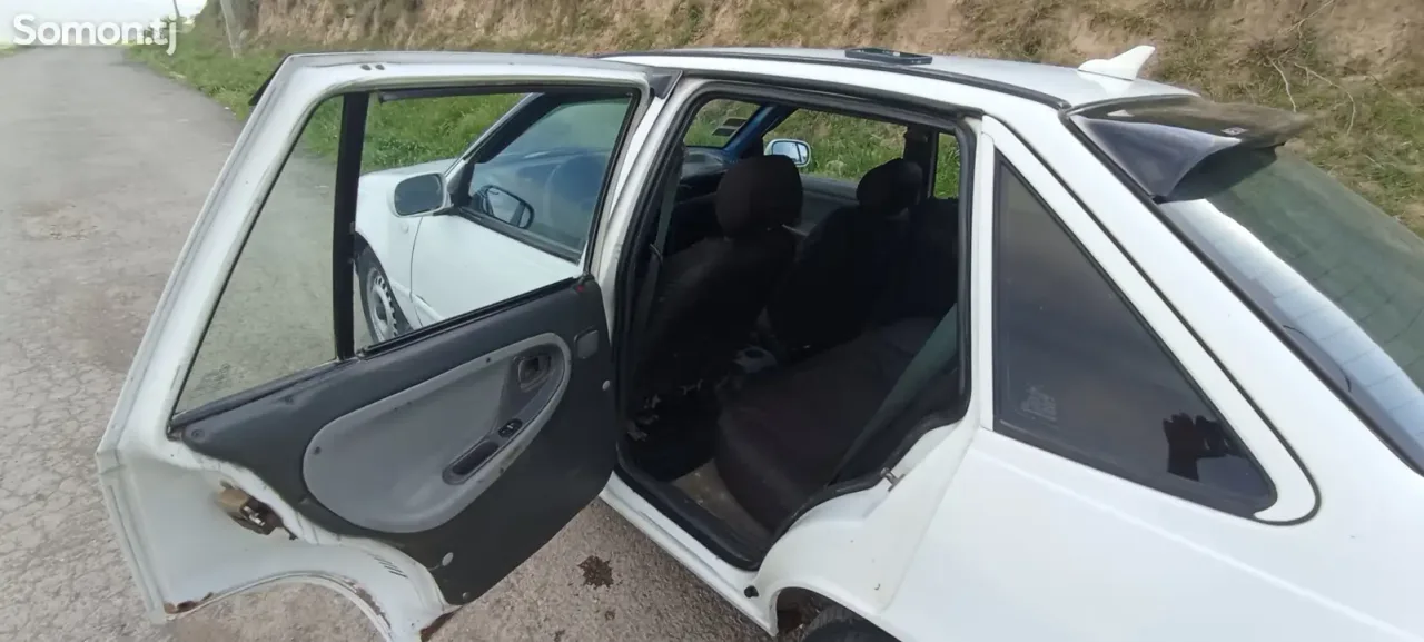 Daewoo Nexia 1995 · 1.6 MT