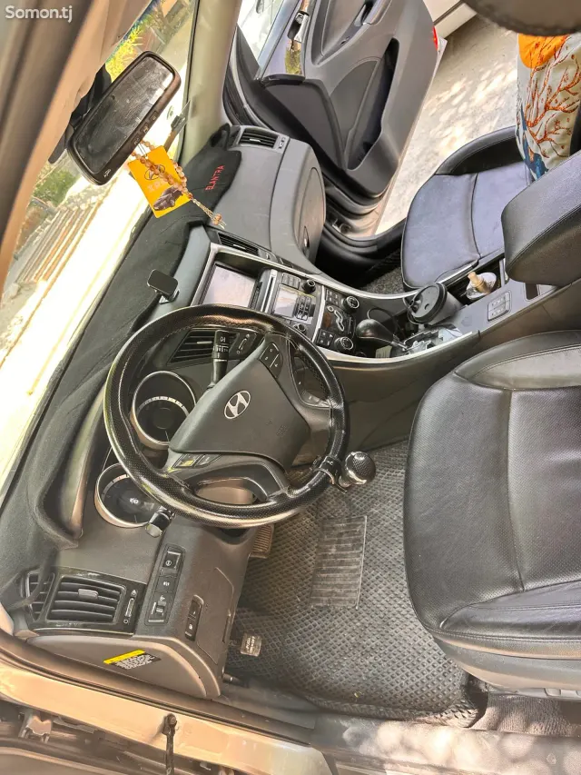 Hyundai Elantra 2010 · 2.0 AT