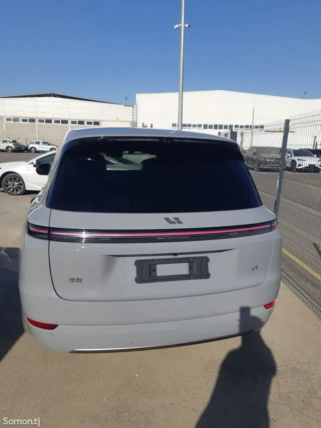 Li Auto (Lixiang) L9 2025 · 2.0 AMT