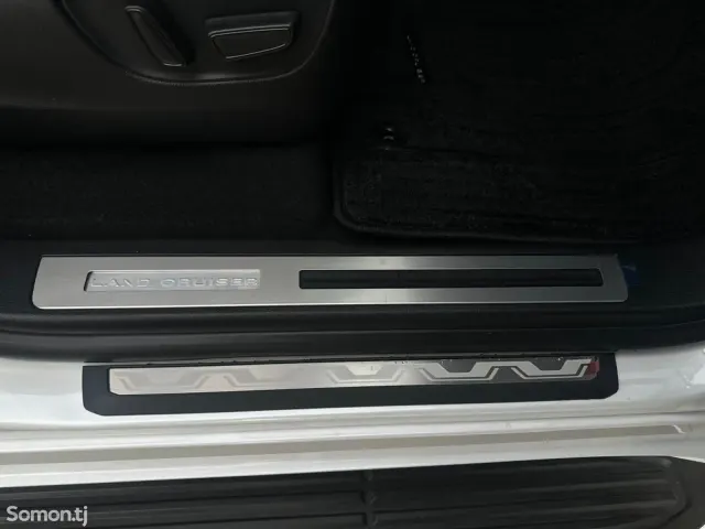 Toyota Land Cruiser 2025 · 3.5 AT