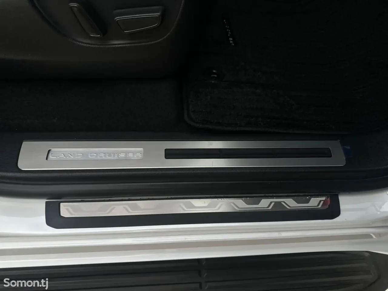 Toyota Land Cruiser 2025 · 3.5 AT