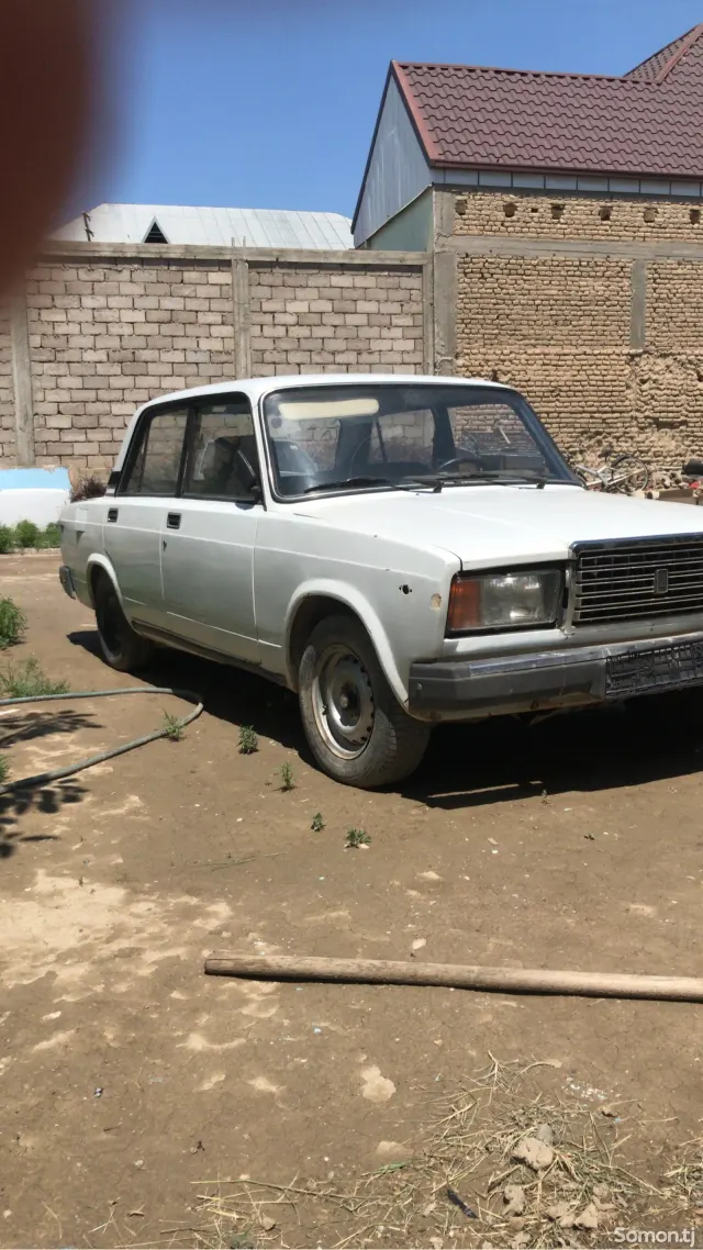 Lada (ВАЗ) 2107 2000 · 1.6 MT