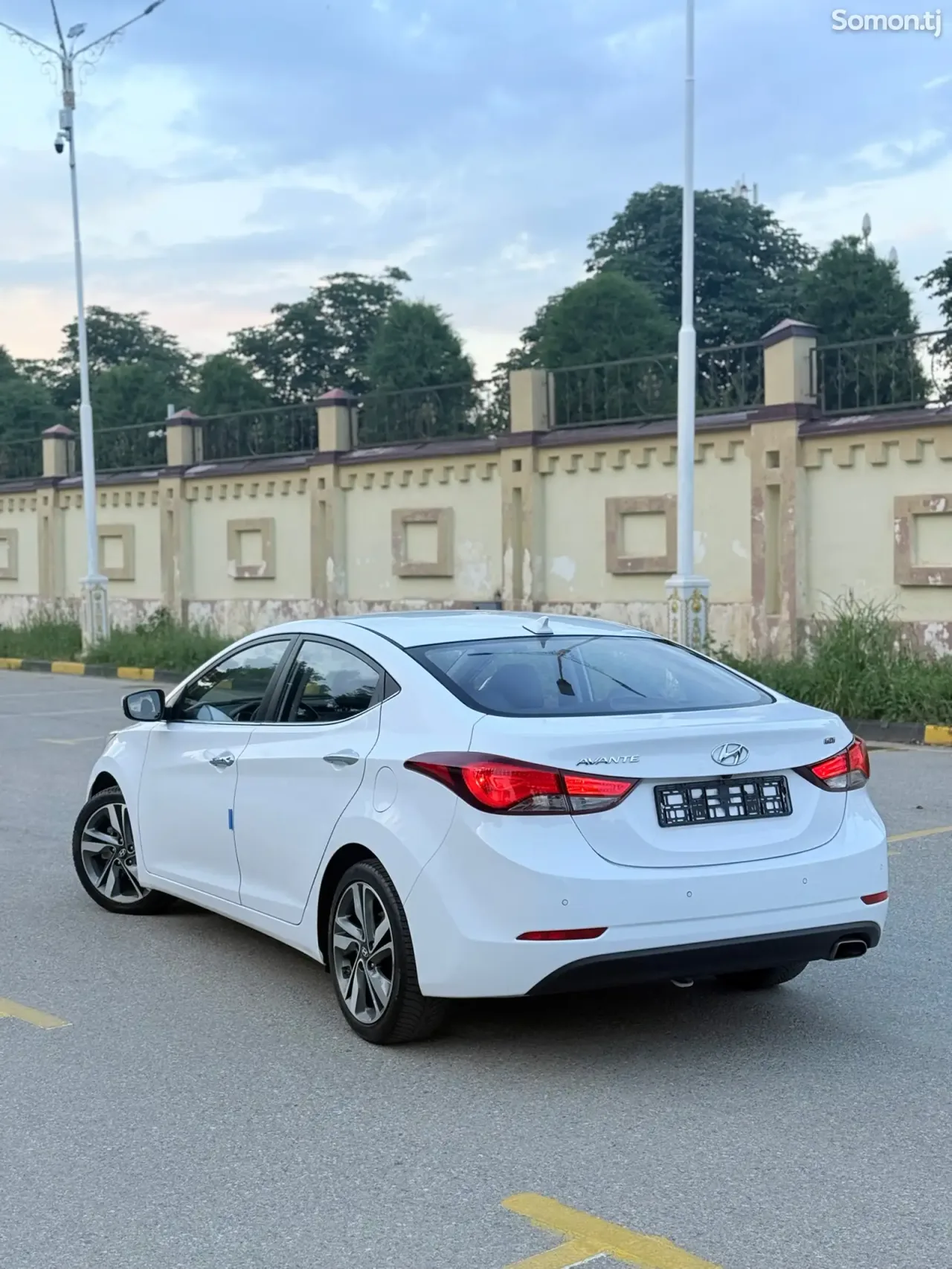 Hyundai Avante 2015 · 1.6 AT