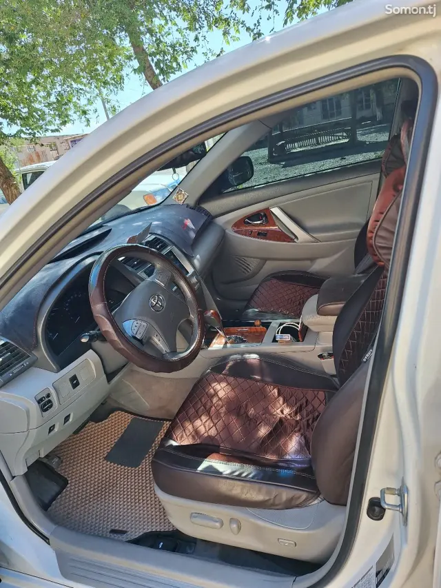 Toyota Camry 2010 · 2.4 AT