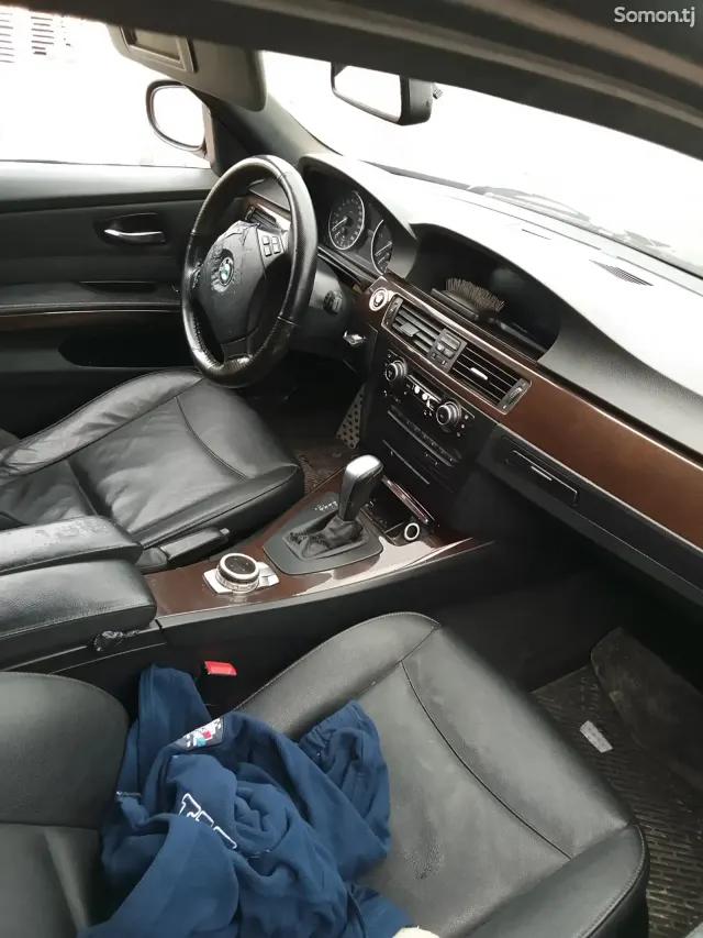 BMW 3 series 2011 · 2.0 AT