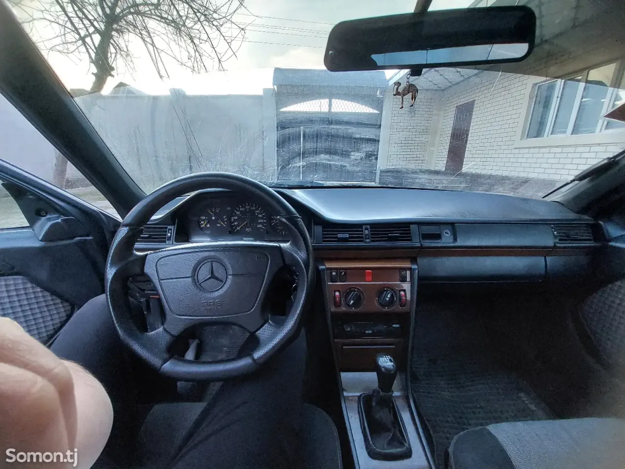 Mercedes-Benz W124 1991 · 2.7 MT