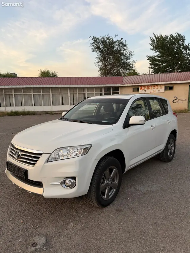 Toyota RAV 4 2012 · 2.0 MT