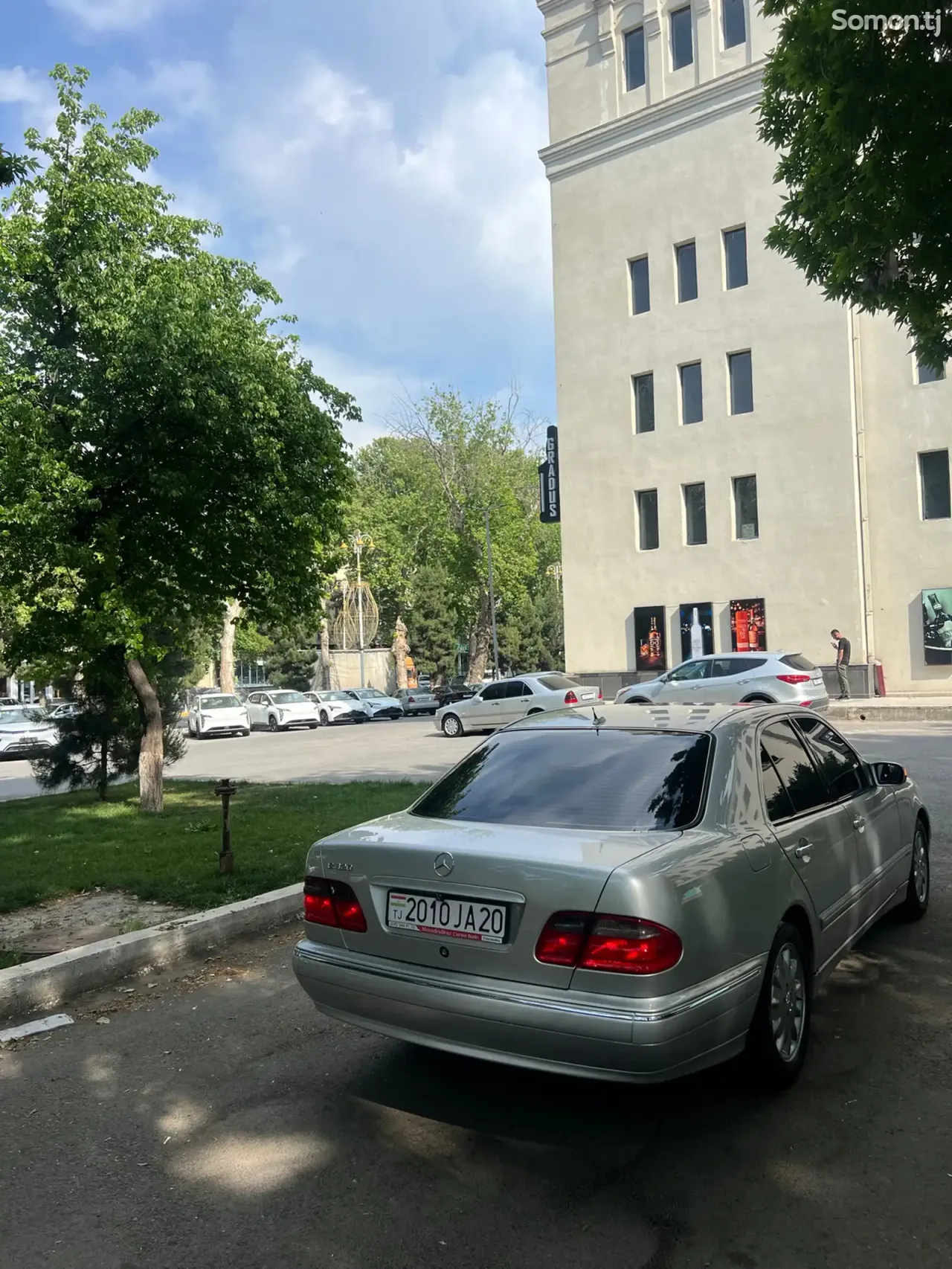 Mercedes-Benz E class 2000 · 2.0 AT
