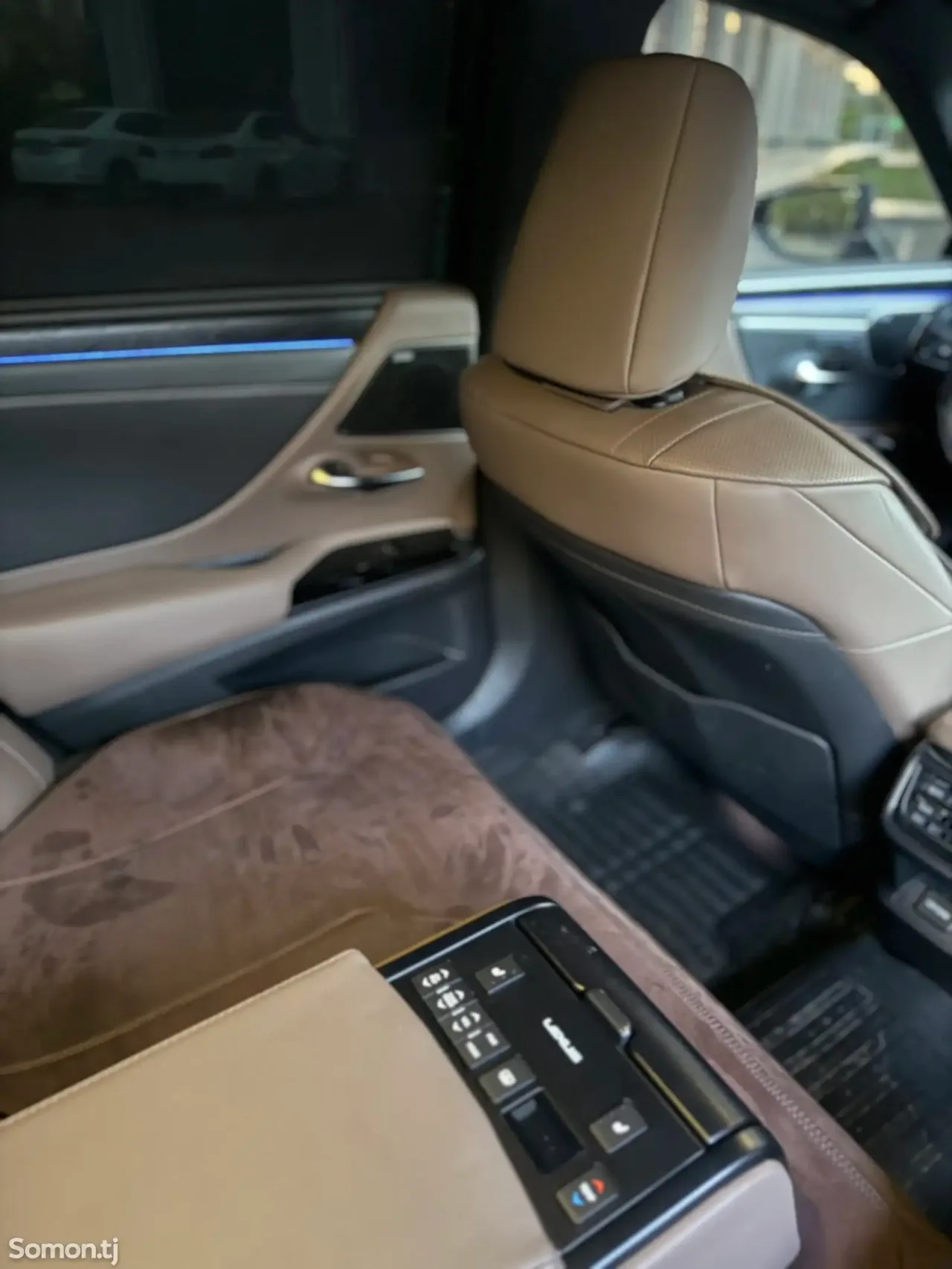 Lexus ES series 2024 · 3.0 AT