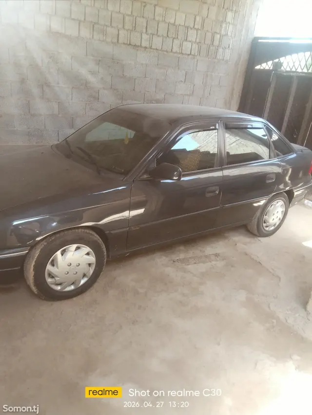 Opel Astra F 1997 · 1.6 MT