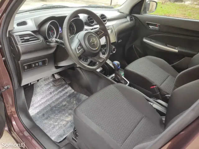 Suzuki Swift 2017 · 1.1 AT