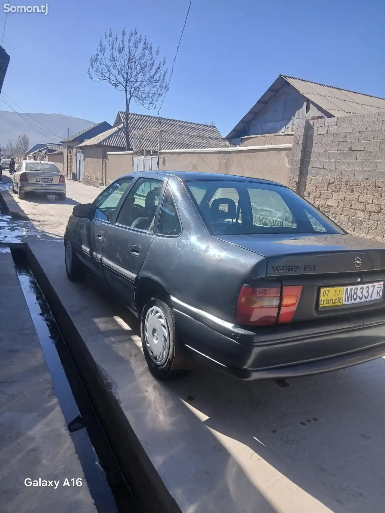Opel Vectra A 1995 · 1.6 MT