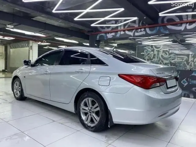 Hyundai Sonata 2014 · 2.0 AT
