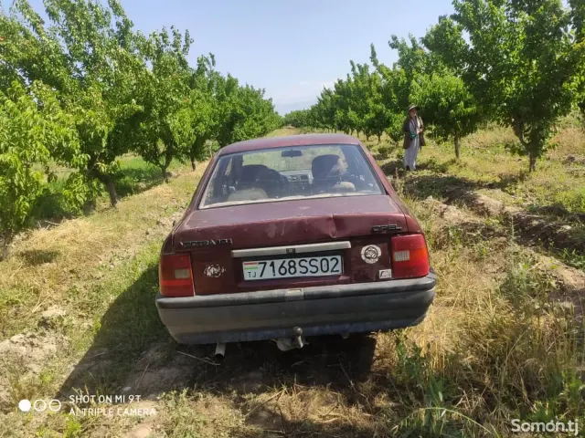 Opel Vectra A 1991 · 1.6 MT